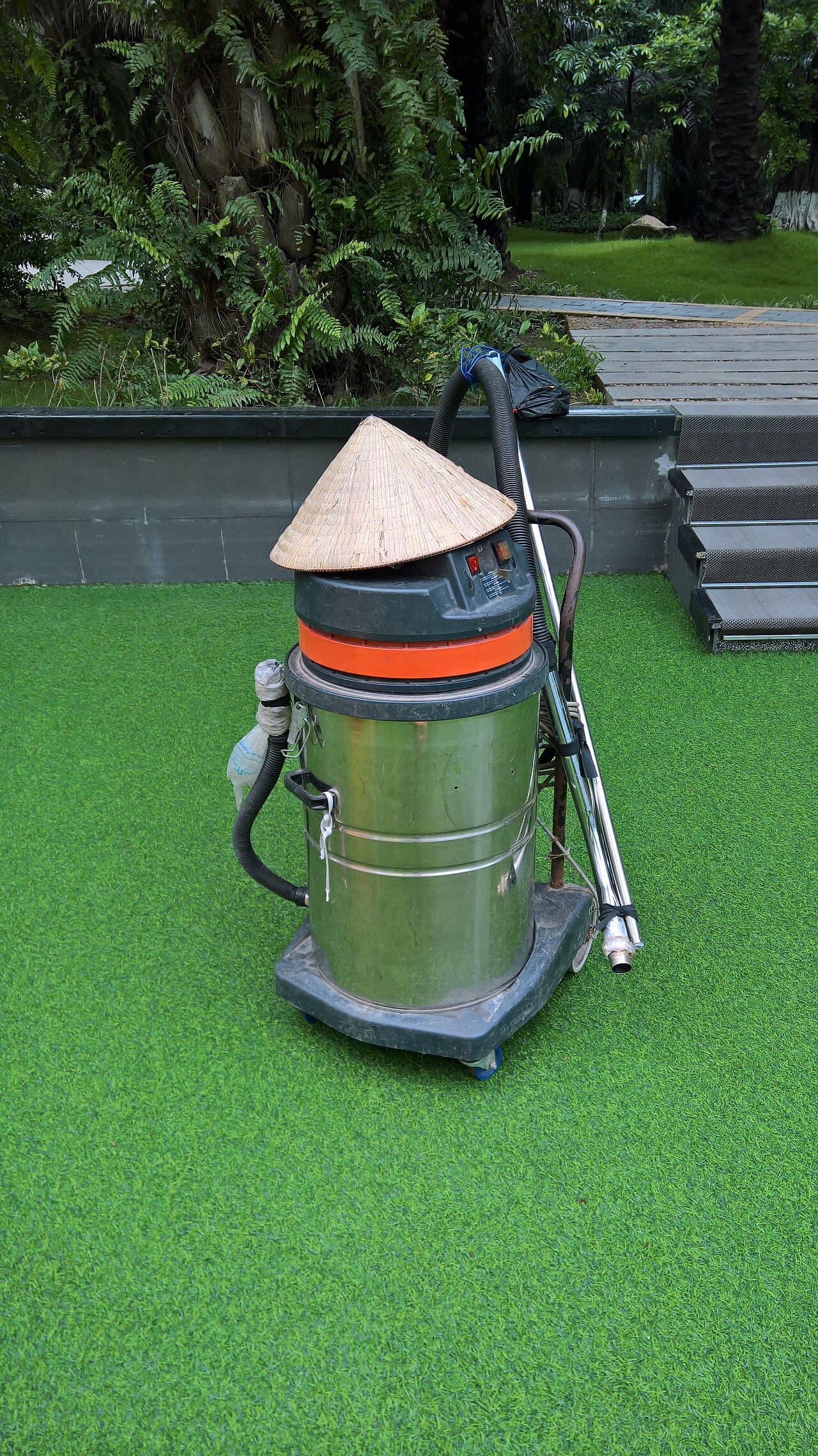 Types of Industrial Vacuum Cleaners article thumbnail